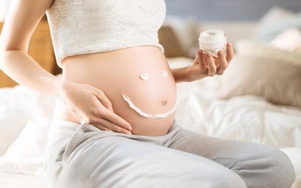 Phụ nữ mang thai, cho con bú nên tìm hiểu kỹ về các loại mỹ phẩm trước khi dùng