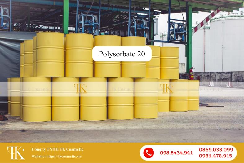 Chất nhũ hóa mỹ phẩm thường được sử dụng để giảm sự phân tách giữa dầu và nước. Giúp các thành phần trong mỹ phẩm được phân tán đều. Trong nền công nghiệp mỹ phẩm hiện nay phân loại chất nhũ hóa thành 2 dạng: Chất nhũ hóa tự nhiên và chất nhũ hóa hóa học. Và Polysorbate 20 được xem là một trong những chất nhũ hóa tự nhiên được sử dụng phổ biến. Thông tin về chất nhũ hóa mỹ phẩm Polysorbate 20. Đây là một chuyển thể sữa có nguồn gốc thực vật (hay từ axit lauric). Hòa tan cả trong nước và dầu.