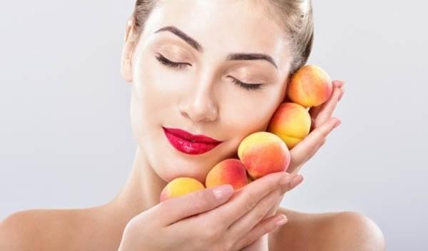 Axit malic trong táo có thể được chiết xuất để điều chế AHA chăm sóc da
